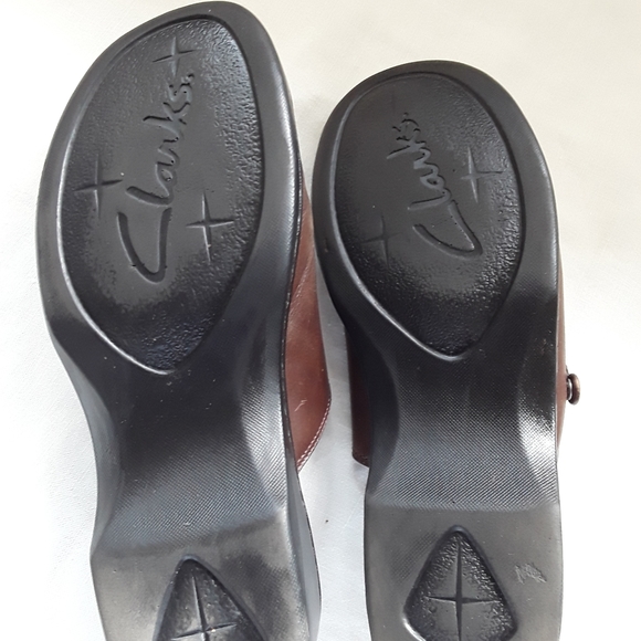 Clarks Brown Leather Slip Ons - Picture 7 of 8